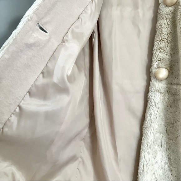 Faux fur coat - Picture 5 of 11